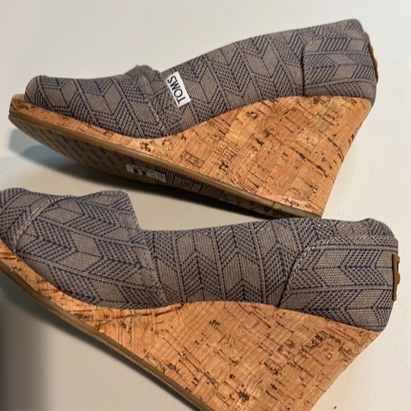 Tom’s CORK PEEP TOE WEDGES SIZE 6 - Picture 4 of 7